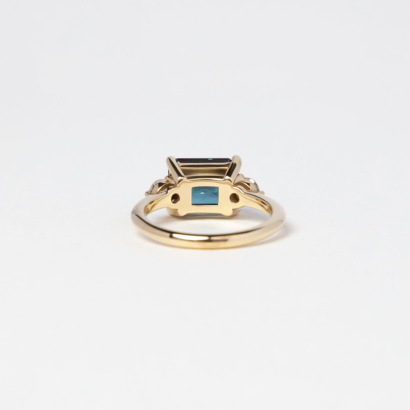 alexandrite-east-west-diamond-unique-engagement-ring-yellow-gold-back