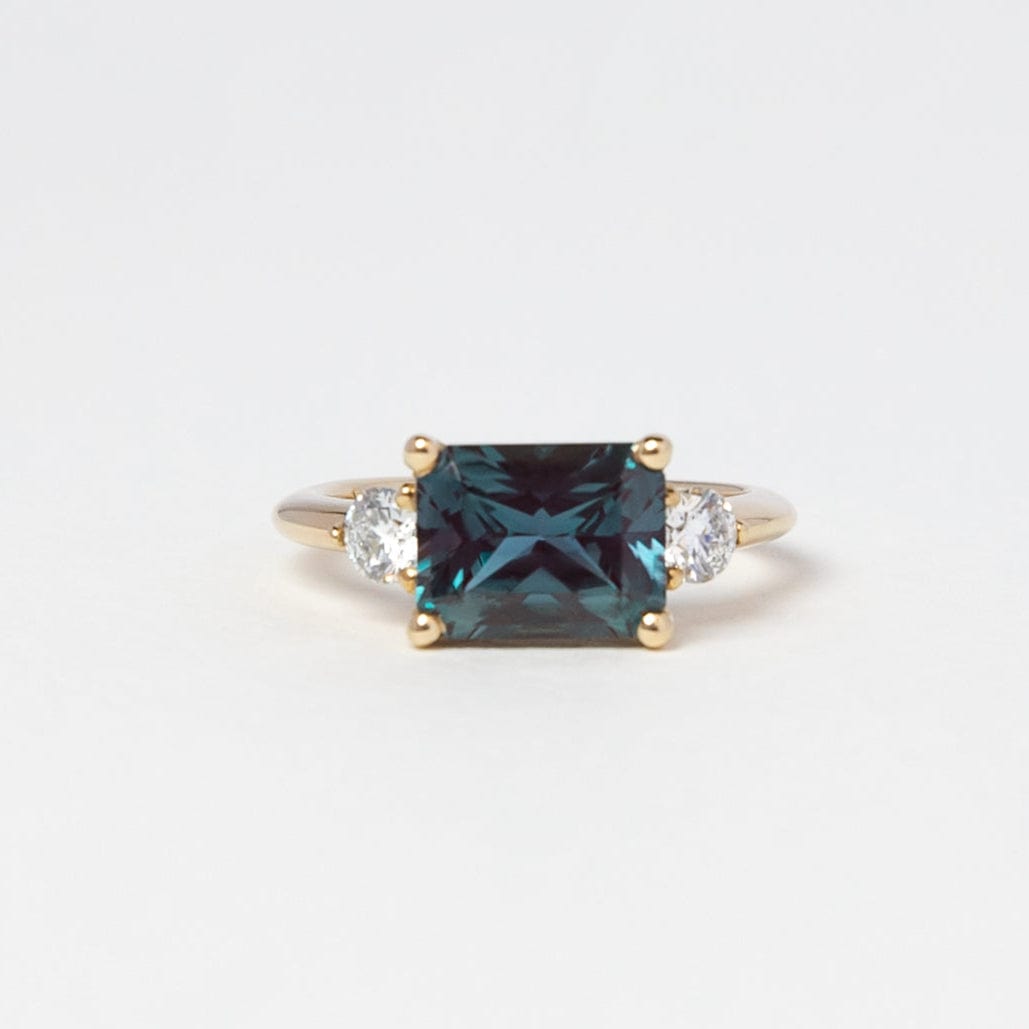 alexandrite-east-west-diamond-unique-engagement-ring-yellow-gold