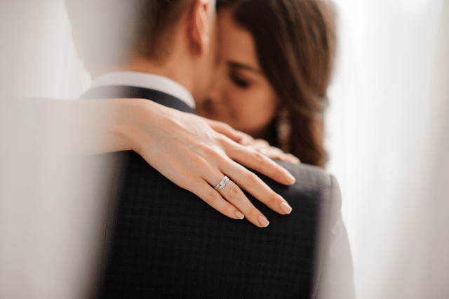 Moissanite vs. Lab-Grown Diamonds: What's the Difference?