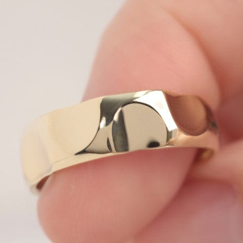 gents yellow gold faceted wedding band